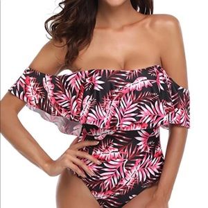 New Women’s Off Shoulder Swimsuit Small